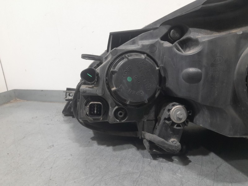 Recambio de faro derecho para kia cee´d hatchback (ed) 1.6 crdi 90 referencia OEM IAM 921021H  
