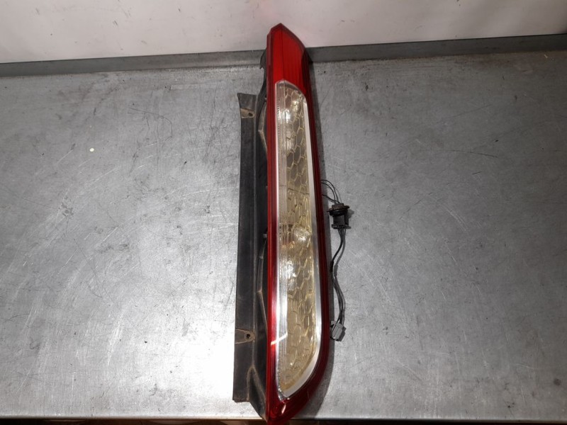 Recambio de piloto trasero derecho para ford focus lim. (cb4) titanium referencia OEM IAM 1528770  