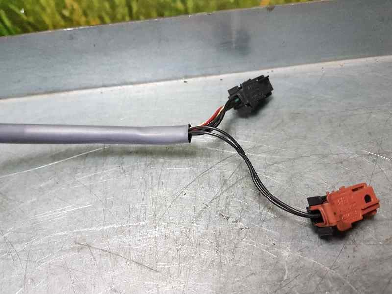 Recambio de retrovisor derecho para peugeot 1007 dolce referencia OEM IAM  2 CLAVIJAS, 5 Y 2 CABLES ELECTRICO