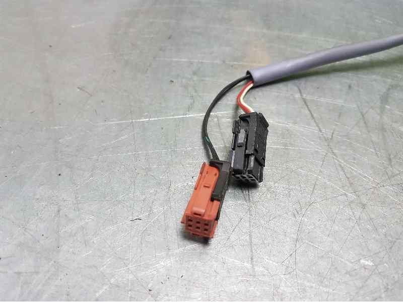 Recambio de retrovisor izquierdo para peugeot 1007 dolce referencia OEM IAM  2 CLAVIJAS, 3 Y 2 CABLES ELECTRICO
