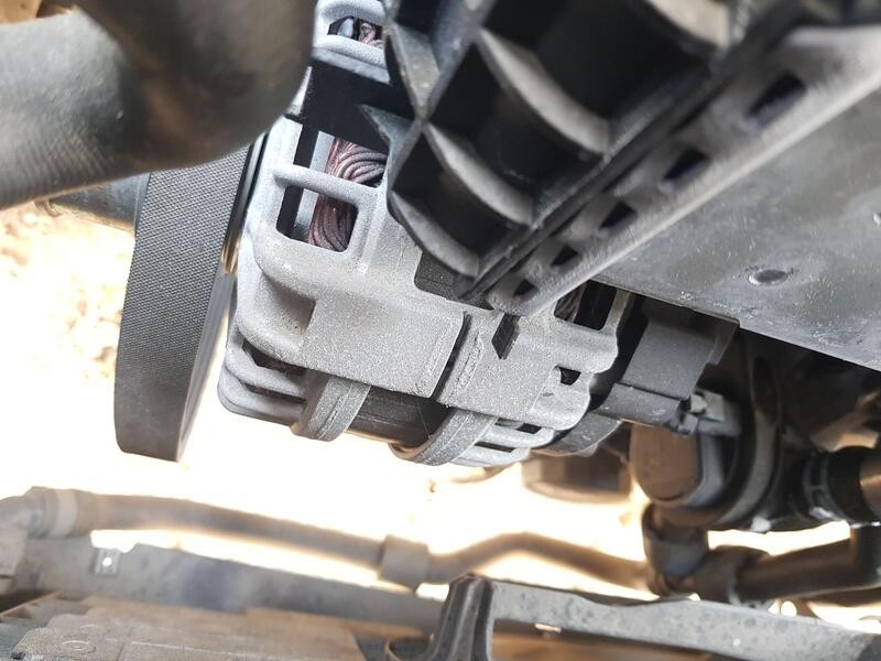 Recambio de alternador para seat arona (kj7, kjp) 1.0 tsi referencia OEM IAM 04E903015HX  