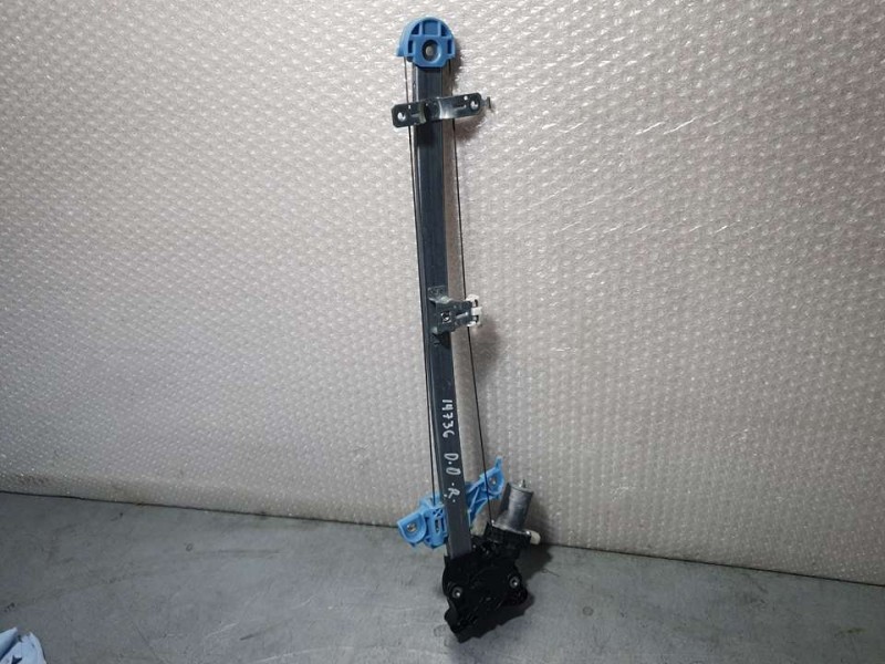 Recambio de elevalunas delantero derecho para suzuki swift (az) sport hibrid referencia OEM IAM 8346052R00 2621006180 DENSO ELEC