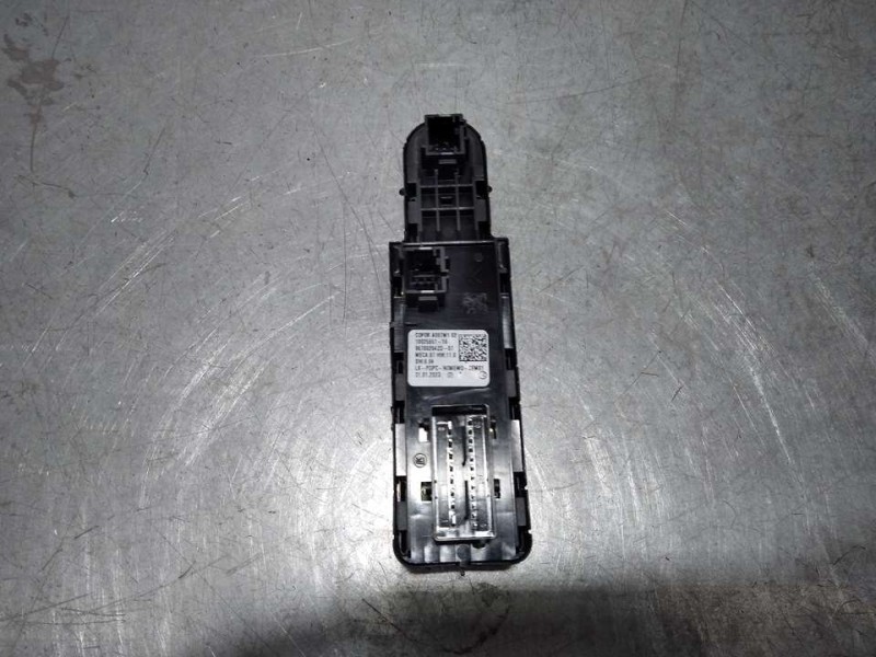 Recambio de mando elevalunas delantero izquierdo para peugeot 208 (p2) active referencia OEM IAM 96788264ZD 1002555116 