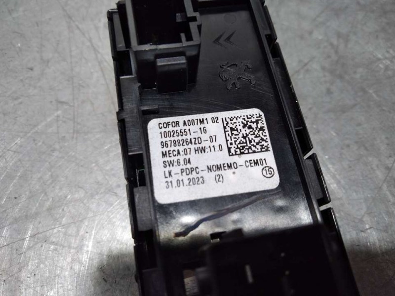 Recambio de mando elevalunas delantero izquierdo para peugeot 208 (p2) active referencia OEM IAM 96788264ZD 1002555116 