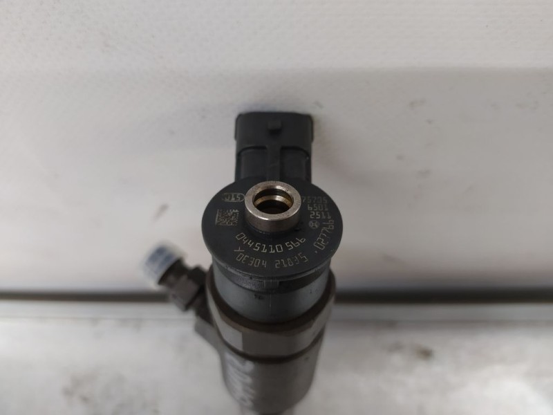 Recambio de inyector para peugeot 308 referencia OEM IAM  0445110566 BOSCH