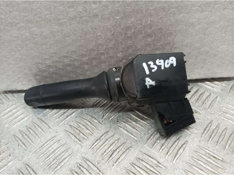 Recambio de mando limpia para toyota yaris hsd active referencia OEM IAM 0D18017F904  