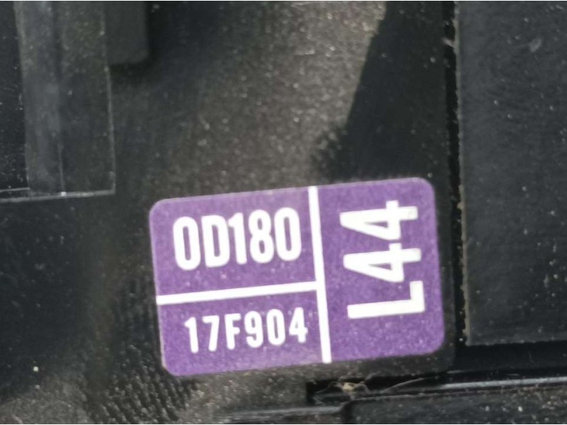 Recambio de mando limpia para toyota yaris hsd active referencia OEM IAM 0D18017F904  