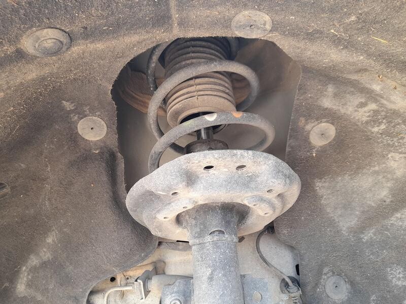 Recambio de amortiguador delantero izquierdo para renault megane iv hatchback (b9a/m/n_) 1.5 dci 90 (b9a1) referencia OEM IAM 54