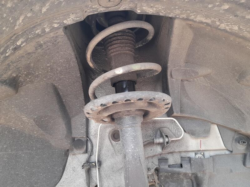 Recambio de amortiguador delantero derecho para dacia sandero ii (b8_) tce 90 lpg (b8m1) referencia OEM IAM 543027321R  