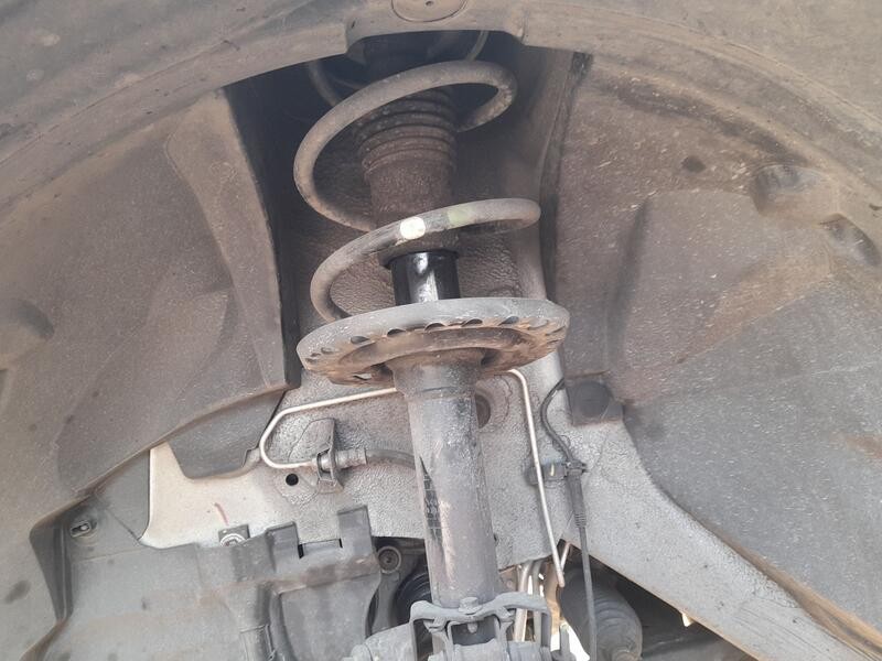 Recambio de amortiguador delantero izquierdo para dacia sandero ii (b8_) tce 90 lpg (b8m1) referencia OEM IAM 543027321R  