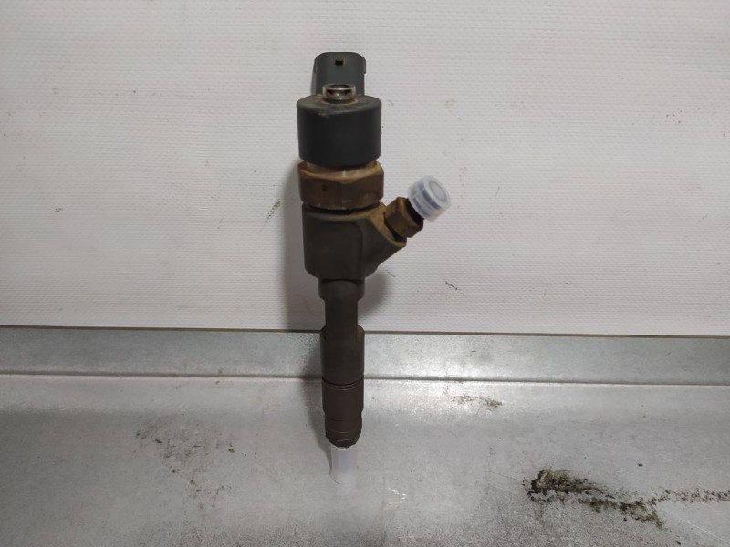 Recambio de inyector para renault megane ii familiar 1.9 dci diesel referencia OEM IAM 8200100272 0445110110B BOSCH