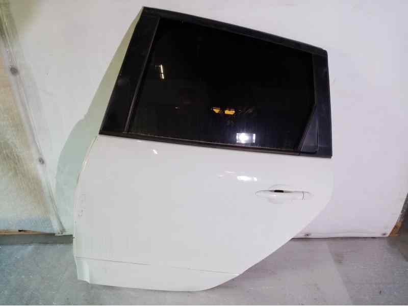 Recambio de puerta trasera izquierda para renault scenic iii expression referencia OEM IAM   