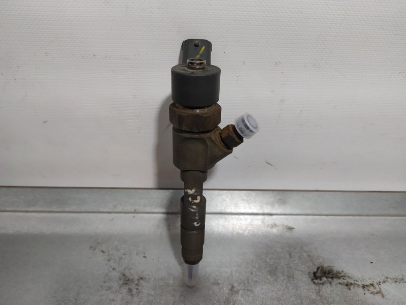 Recambio de inyector para renault megane ii familiar 1.9 dci diesel referencia OEM IAM 8200100272 0445110110B BOSCH