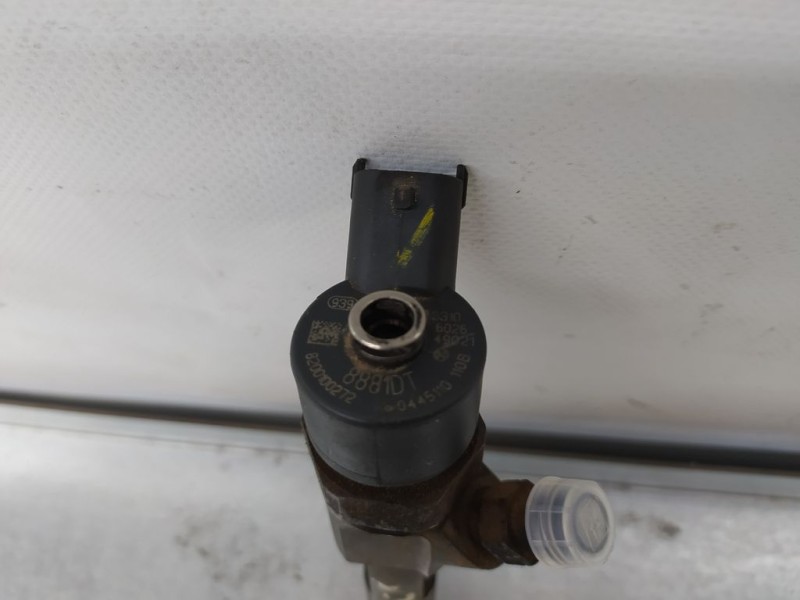 Recambio de inyector para renault megane ii familiar 1.9 dci diesel referencia OEM IAM 8200100272 0445110110B BOSCH