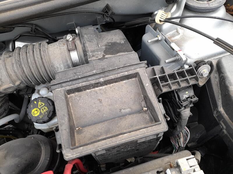 Recambio de carcasa filtro aire para dacia sandero ii (b8_) tce 90 lpg (b8m1) referencia OEM IAM 165009775R  