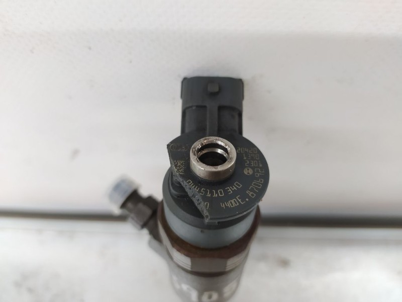 Recambio de inyector para peugeot 208 active referencia OEM IAM 445110340  BOSCH