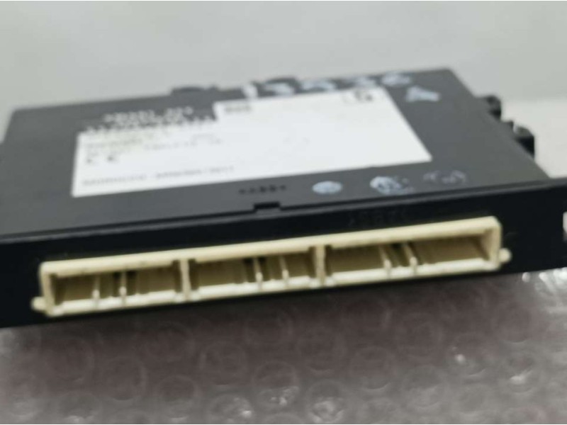 Recambio de modulo electronico para toyota yaris active hybrid referencia OEM IAM 899900D050 2325006581 DENSO