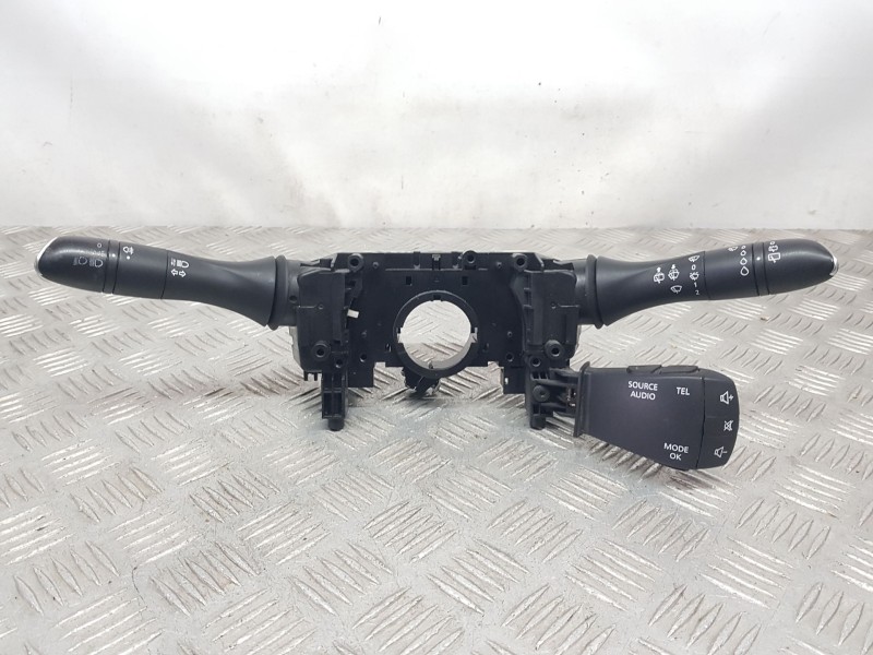 Recambio de mando luces y limpia para renault megane iv hatchback (b9a/m/n_) 1.5 dci 90 (b9a1) referencia OEM IAM 255673584R  