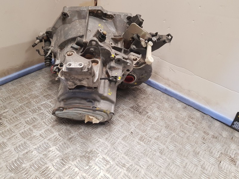 Recambio de caja cambios para opel combo furgoneta/monovolumen (k9) 1.5 d referencia OEM IAM 20V261 1633556380 6VELOCIDADES 1613