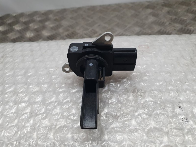 Recambio de caudalimetro para toyota yaris hsd city referencia OEM IAM 222040V020 VN1974005380 DENSO