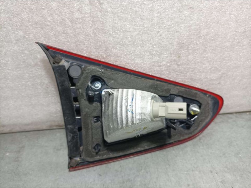 Recambio de piloto trasero derecho para mazda 2 lim. () luxury referencia OEM IAM 13218383  INTERIOR KOITO