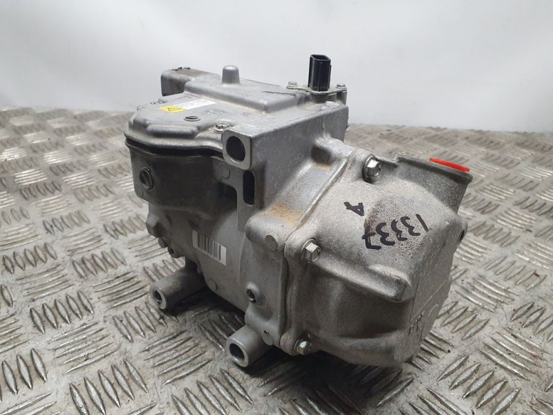 Recambio de compresor aire acondicionado para toyota yaris hsd city referencia OEM IAM 0422001350  DENSO