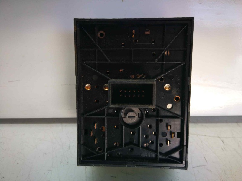 Recambio de mando luces para opel combo (corsa c) 1.3 16v cdti referencia OEM IAM 9116615  