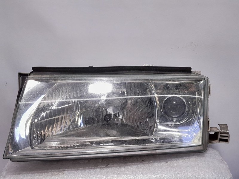 Recambio de faro izquierdo para skoda octavia berlina (1u2) elegance referencia OEM IAM 1U1941017P  