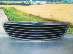 REJILLA DELANTERA A2118800583 TOCADO