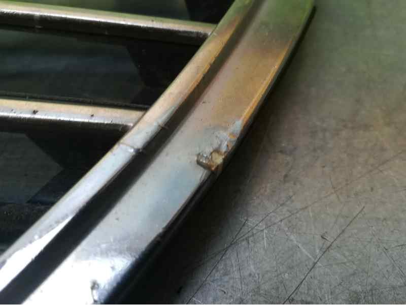 Recambio de rejilla delantera para mercedes-benz clase e (w211) berlina e 270 cdi (211.016) referencia OEM IAM A2118800583  TOCA