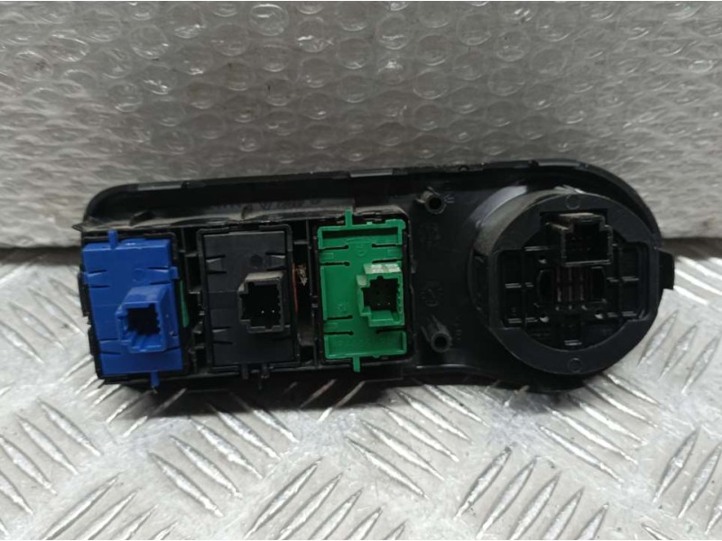 Recambio de mando multifuncion para dacia duster sl eficacia 4x4 referencia OEM IAM 131115158  