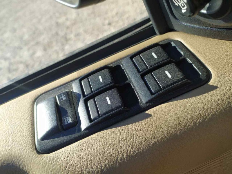 Recambio de mando elevalunas delantero izquierdo para land rover range rover sport v8 td first edition referencia OEM IAM LR0860