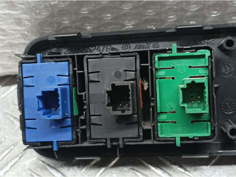 Recambio de mando multifuncion para dacia duster sl eficacia 4x4 referencia OEM IAM 131115158  