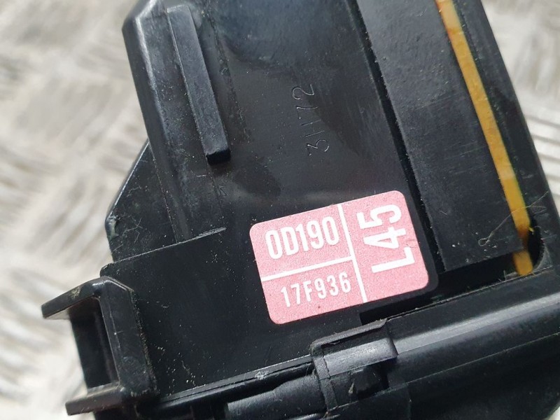 Recambio de mando limpia para toyota yaris hsd city referencia OEM IAM 0D19017F936  