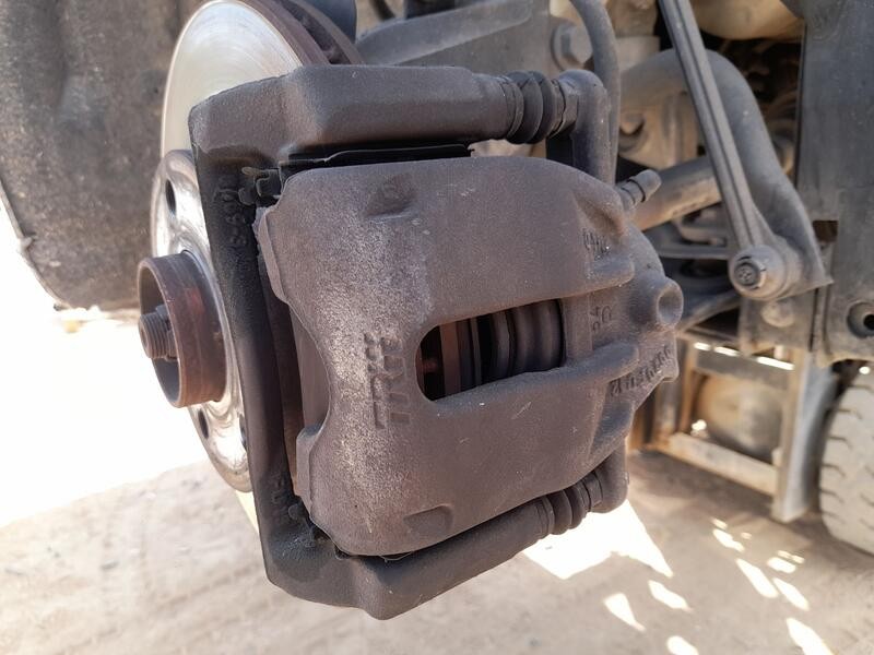 Recambio de pinza freno delantera derecha para renault megane iv hatchback (b9a/m/n_) 1.5 dci 90 (b9a1) referencia OEM IAM 41001