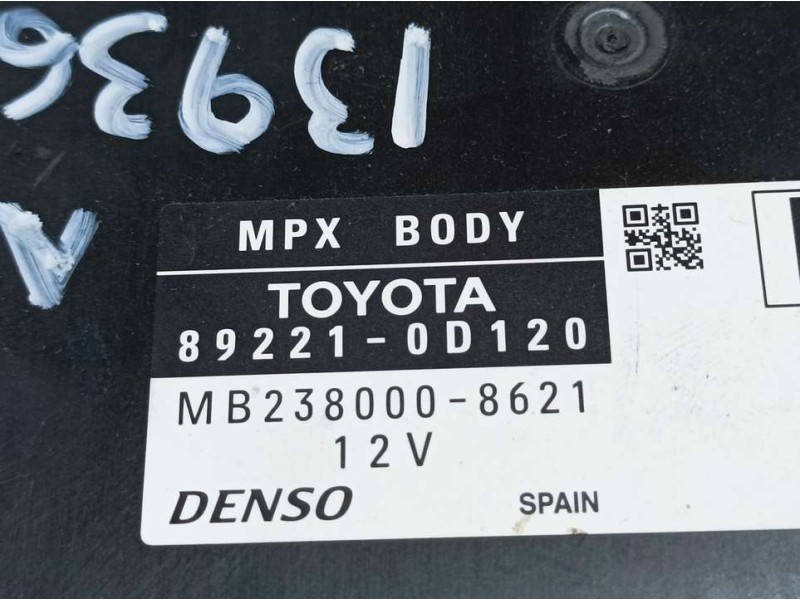 Recambio de caja reles / fusibles para toyota yaris active hybrid referencia OEM IAM 892210D120 MB2380008621 DENSO