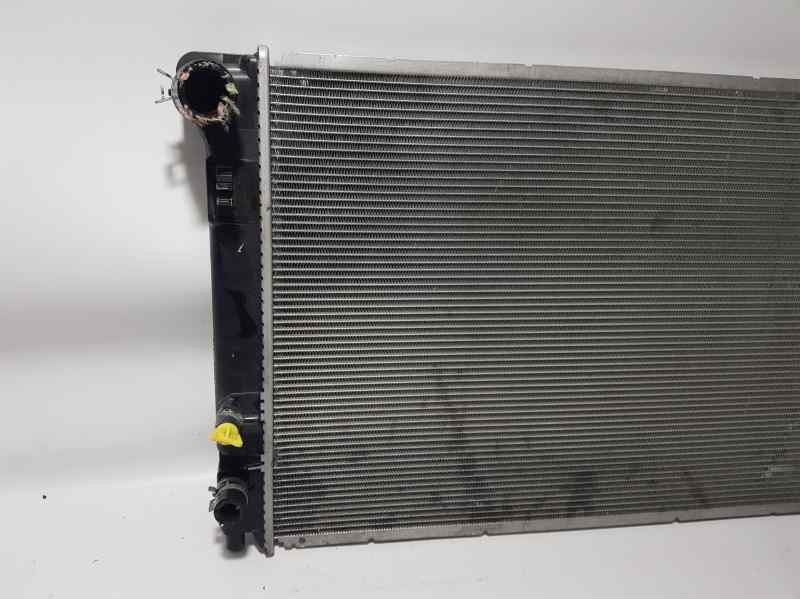 Recambio de radiador agua para toyota yaris hsd city referencia OEM IAM 4221348630  