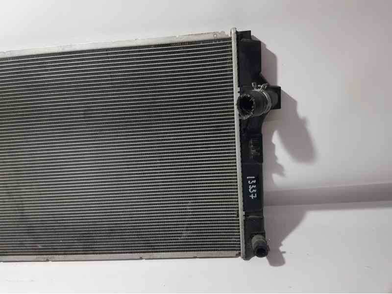 Recambio de radiador agua para toyota yaris hsd city referencia OEM IAM 4221348630  