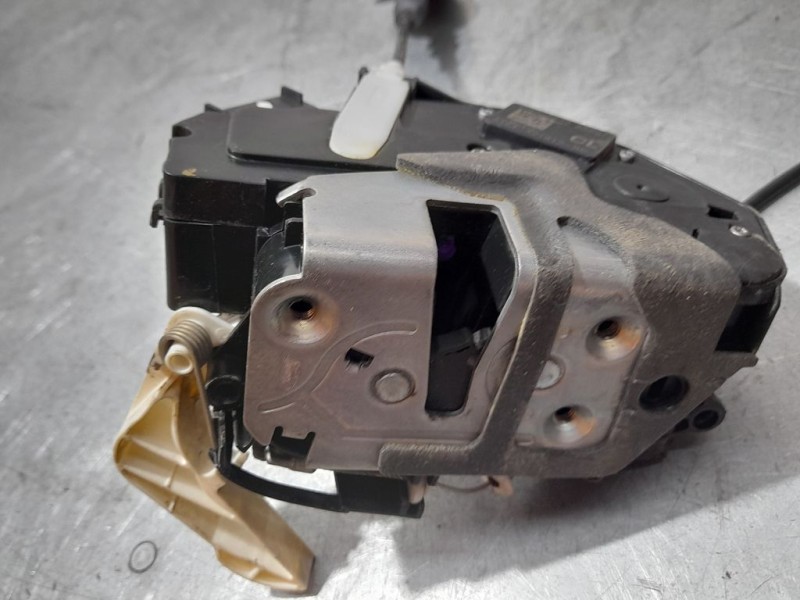 Recambio de cerradura puerta delantera derecha para ford fiesta (cb1) ambiente referencia OEM IAM 8A6AA2182  