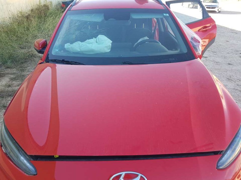 Recambio de capot para hyundai kona klass hybrid 2wd referencia OEM IAM 66400J9000  TOCADO