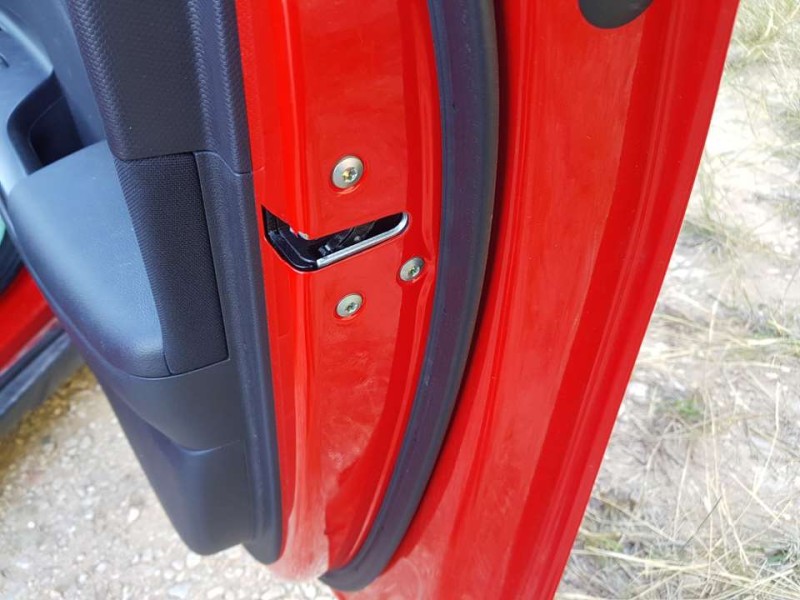 Recambio de cerradura puerta delantera derecha para hyundai kona klass hybrid 2wd referencia OEM IAM 81320J9010  