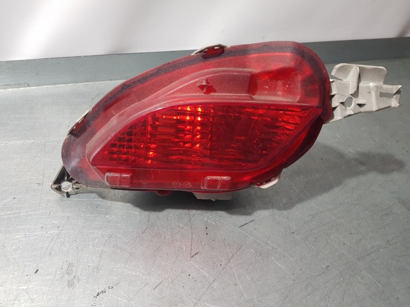 Recambio de piloto trasero izquierdo paragolpes para toyota yaris hsd city referencia OEM IAM 815610D600  PATA QUEBRADA
