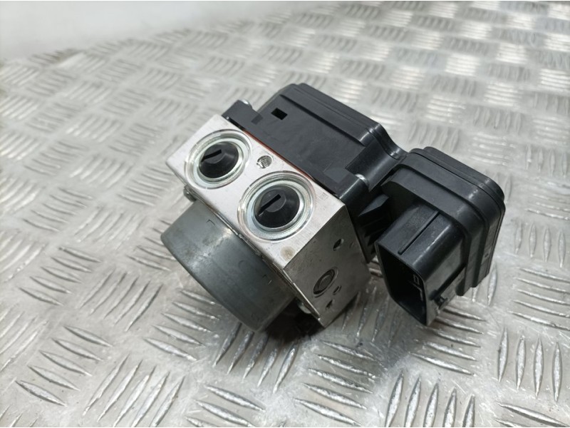 Recambio de abs para toyota corolla (e21) hybrid active referencia OEM IAM 11304041340 8954112E30 