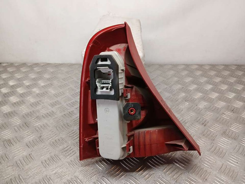 Recambio de piloto trasero derecho para renault clio ii fase ii (b/cb0) authentique referencia OEM IAM 8200917487  