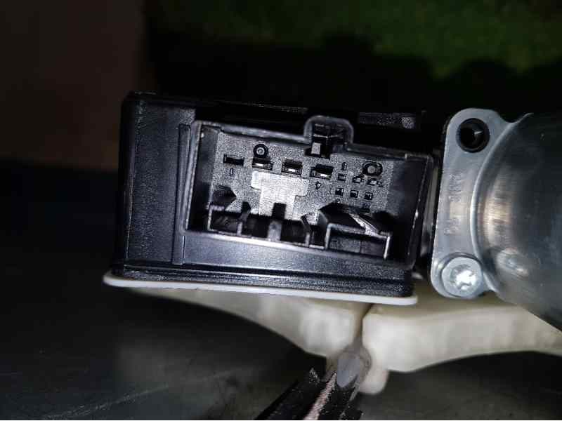 Recambio de elevalunas trasero derecho para volkswagen polo advance referencia OEM IAM 2G6839462C 5 PINS ELECTRICO