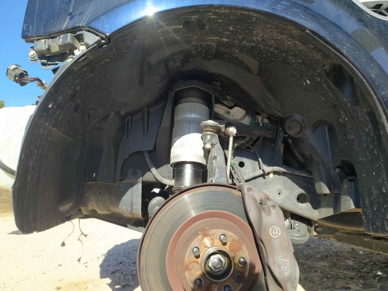 Recambio de plastico pase rueda del. izq. para land rover range rover sport v8 td first edition referencia OEM IAM LR015040  