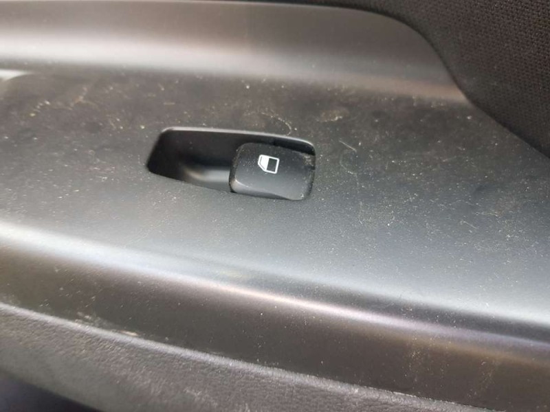 Recambio de mando elevalunas delantero derecho para hyundai kona klass hybrid 2wd referencia OEM IAM 93576J9000  