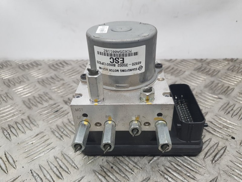 Recambio de abs para ssangyong tivoli limited 4x2 referencia OEM IAM 4892035002 BH6013P820 