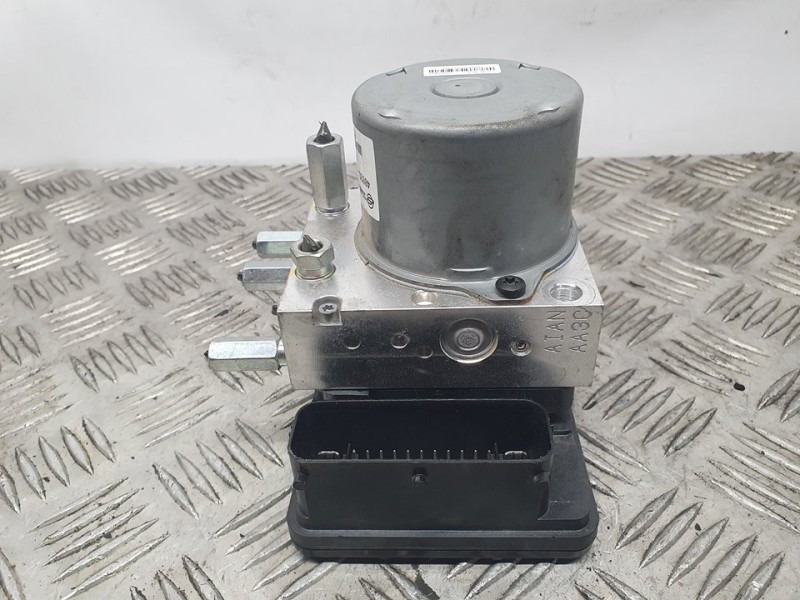 Recambio de abs para ssangyong tivoli limited 4x2 referencia OEM IAM 4892035002 BH6013P820 