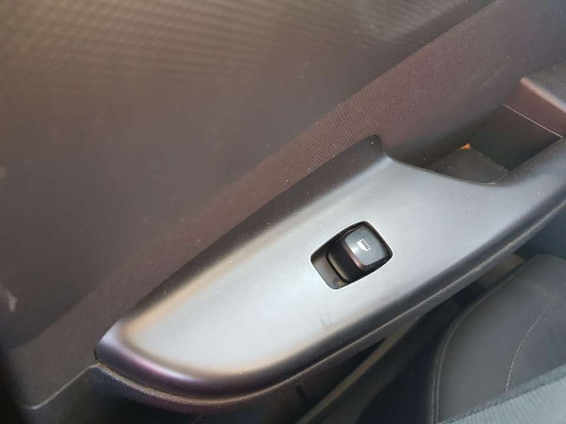 Recambio de mando elevalunas trasero derecho para hyundai kona klass hybrid 2wd referencia OEM IAM 93581J9000  